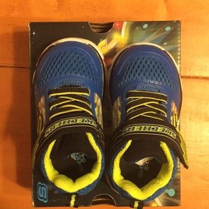 NIB Sketchers Toddler boys size 5 light up shoes